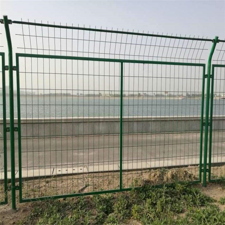 水庫框架護(hù)欄網(wǎng)圖片4 水庫框架護(hù)欄網(wǎng)圖片4