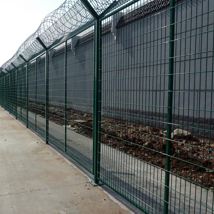 警戒鋼絲網(wǎng)圍墻圖片2 警戒鋼絲網(wǎng)圍墻圖片2