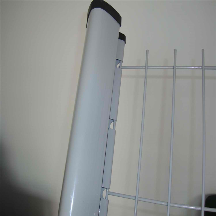 噴塑桃型柱折彎護欄網